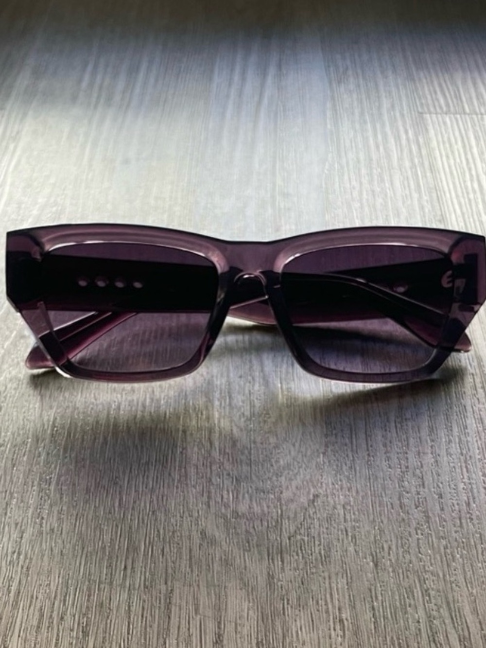 Quay australia no apologies purple square angled grommet detail sunglasses NEW